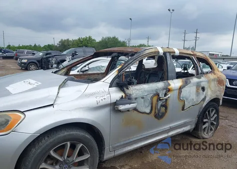 2016 Volvo Xc60 T5 Drive-E Platinum z USA, uszkodzony, nr VIN YV440MDM7G2785649